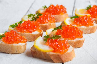 Somon havyarı ve tost.