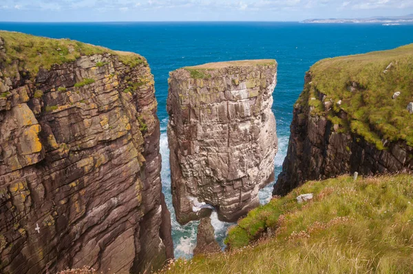 Vacker Utsikt Över Klippor Och Hav — Stockfoto