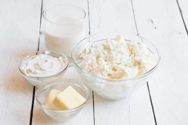 Beyaz Zemin Üzerine Süt Süt Ürünleri — Stok fotoğraf