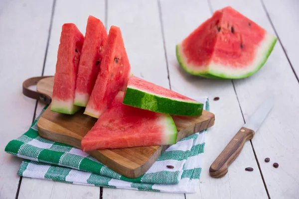 Verse Rijpe Watermeloen Witte Houten Tafel — Stockfoto
