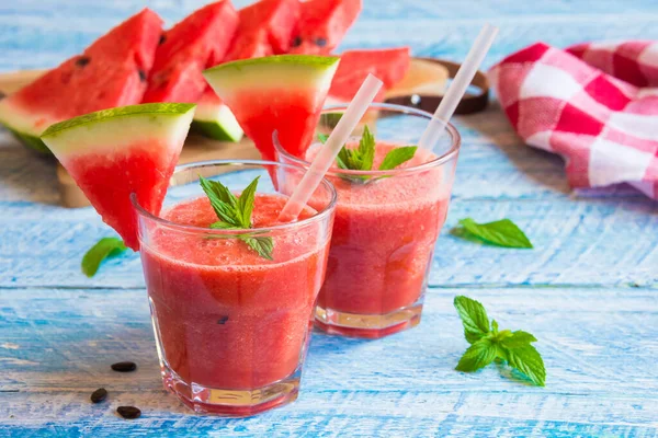 Batido Sandía Con Menta Sobre Fondo Madera Blanca —  Fotos de Stock