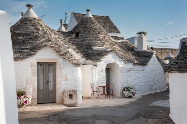 tipik Trulli evleri Alberobello, Apulian bölgesi, İtalya