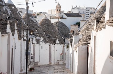 tipik Trulli evleri Alberobello, Apulian bölgesi, İtalya