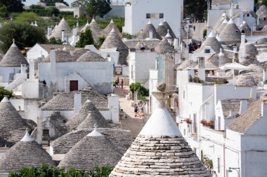 tipik Trulli evleri Alberobello, Apulian bölgesi, İtalya