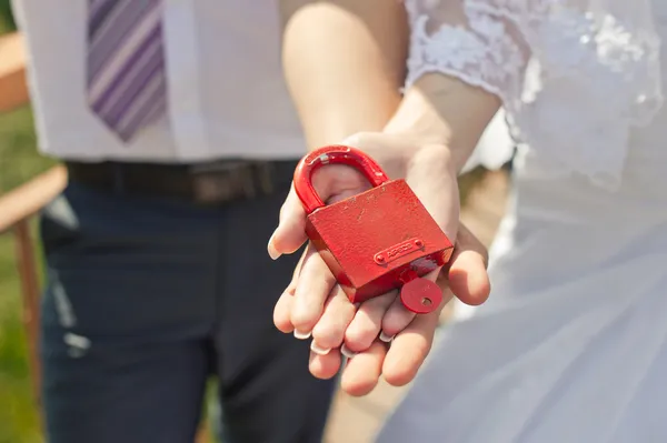 Red hinged lock. — Stock Photo, Image