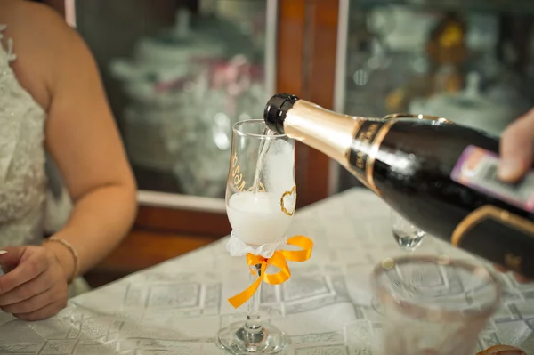 Champagne in un bicchiere. — Foto Stock