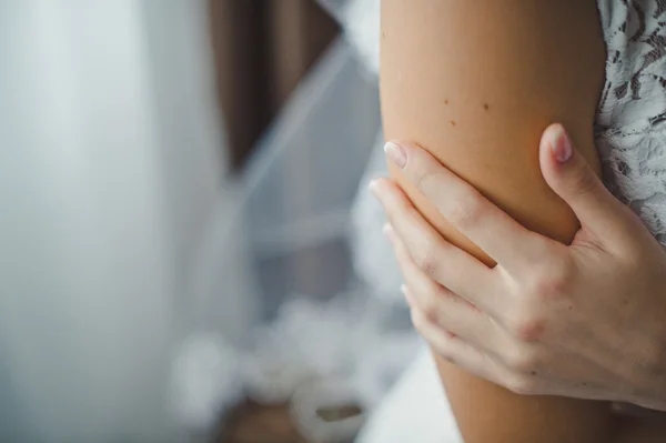 Shoulder and hand of the bride. — Stock Photo, Image