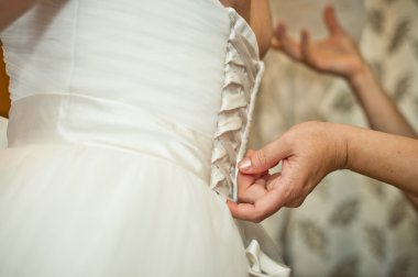 İşlem bir gelinlik giyim.