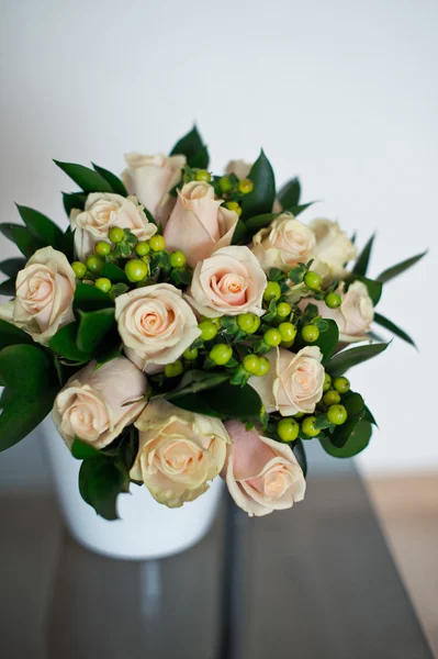 Bouquet sur une table . — Photo