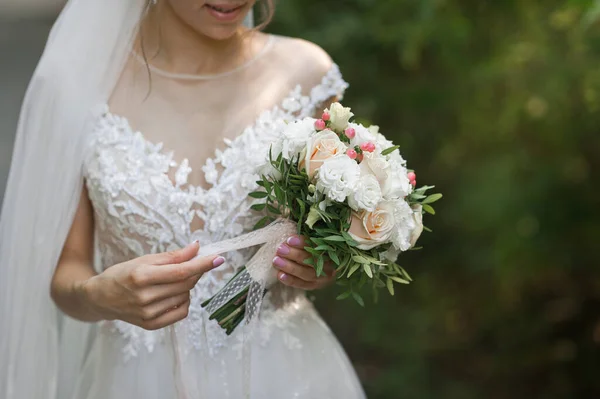 Buchet Plutitor Mâinile Miresei Natură — Fotografie, imagine de stoc