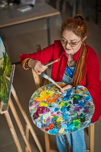 Ritratto Una Persona Creativa Ambiente Lavoro — Foto Stock