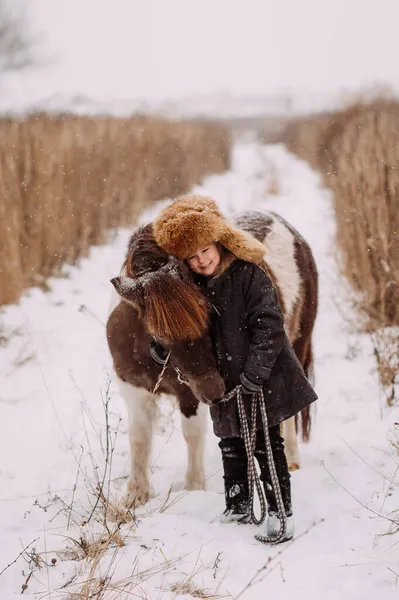 Une Histoire Amusante Hiver Une Fille Poney — Photo