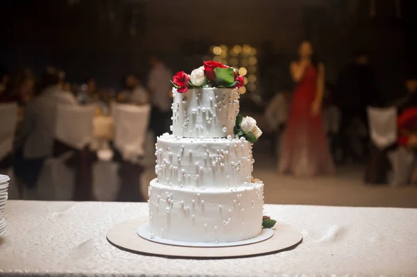 Eine Ganze Torte Für Hochzeitsgäste — Stockfoto