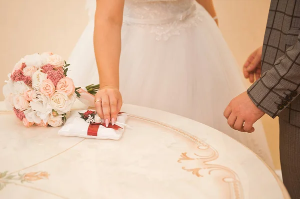 Processo Cerimônia Casamento Com Troca Anéis — Fotografia de Stock