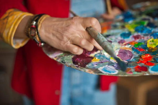 Mani Tavolozza Degli Artisti Primo Piano — Foto Stock