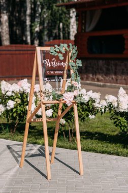 Salon dekorasyon elemanlarının fotoğrafları.