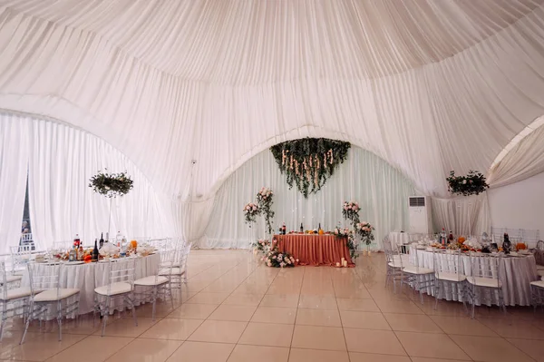 Een Tent Voorbereid Voor Huwelijksceremonie — Stockfoto