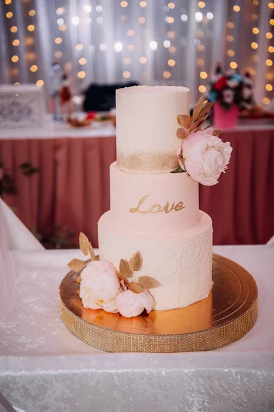 Elegante Pastel Boda Con Hojas — Foto de Stock