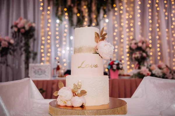 Stílusos Esküvői Torta Levelekkel — Stock Fotó