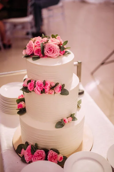 Pastel Boda Con Flores Rosadas —  Fotos de Stock