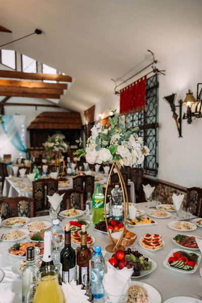 Großer Cafésaal Für Die Hochzeitsfeier Vorbereitet — Stockfoto