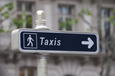 yön işareti Paris