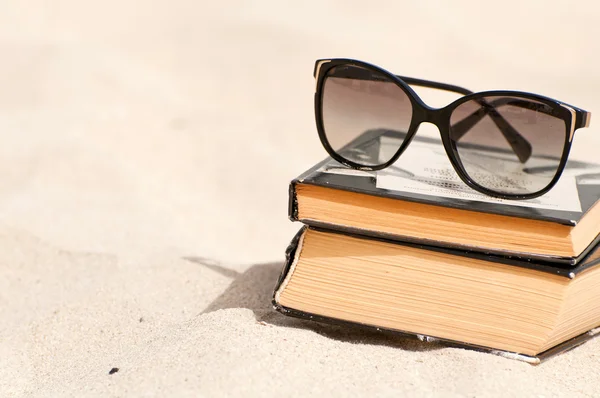 Books on a beach — Stock Photo, Image