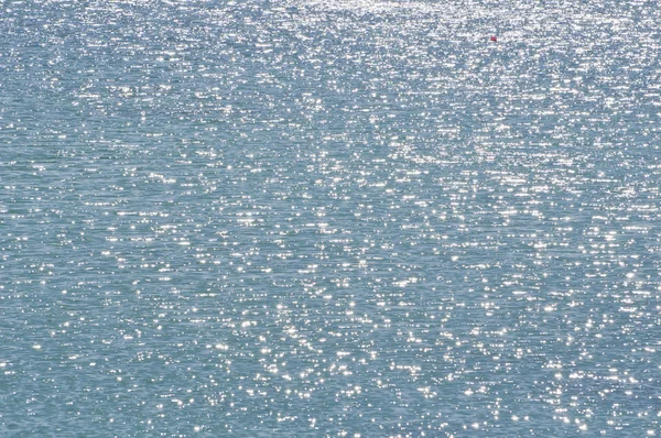 Mar azul brillante — Foto de Stock