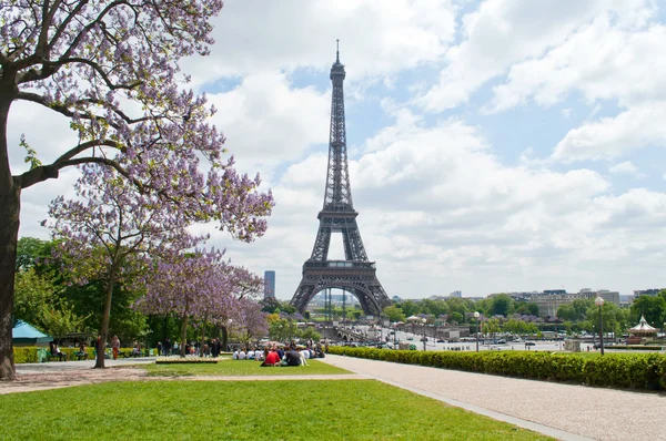 Krásný letní den v Paříži — Stock fotografie