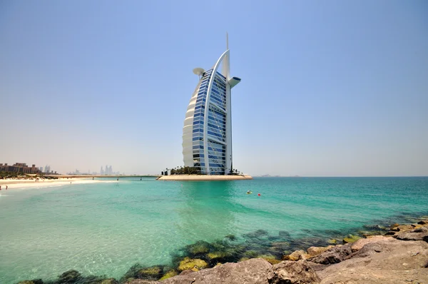 Burj Al Arab ในดูไบ ดังที่เห็นเมื่อวันที่ 28 มิถุนายน 2012 — ภาพถ่ายสต็อก