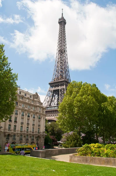 Bright sunny day in Paris — Stock Photo, Image