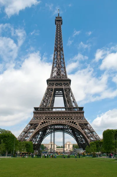 Dia ensolarado brilhante em Paris — Fotografia de Stock