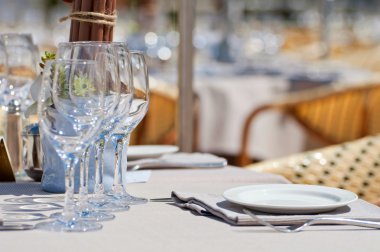 bir açık hava restoranı güzel Tablo ayarı