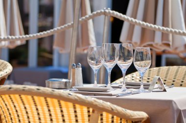 bir açık hava restoranı güzel Tablo ayarı