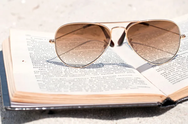 Sunglasses on a sand beach — Stock Photo, Image