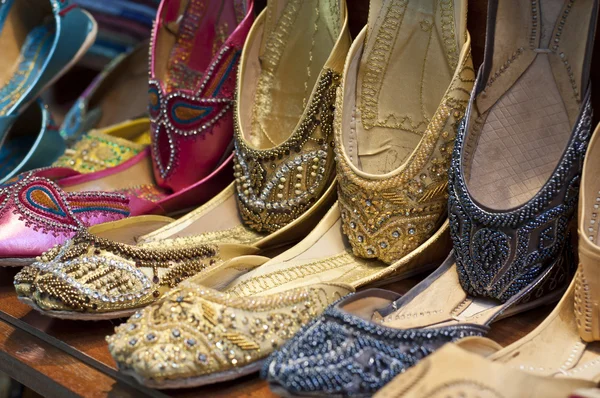 Traditionele kleurrijke Arabische slippers — Stockfoto