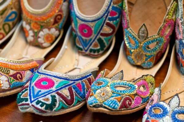 Traditionele kleurrijke Arabische slippers — Stockfoto