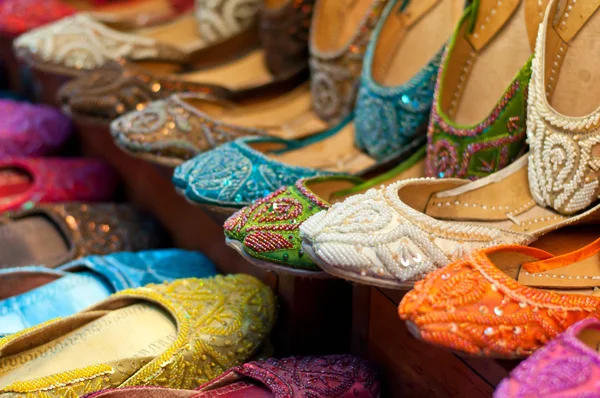 Traditionele kleurrijke Arabische slippers — Stockfoto