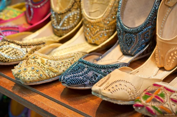 Traditionele kleurrijke Arabische slippers — Stockfoto