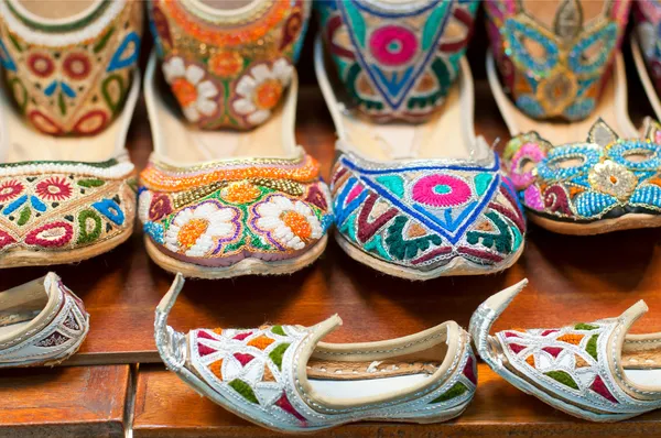 Traditionele kleurrijke Arabische slippers — Stockfoto