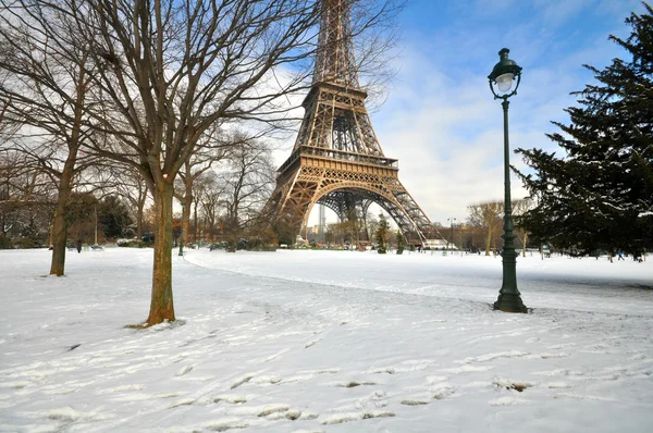 Schneesturm in Paris — Stockfoto