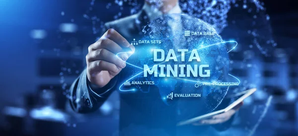 Concepto de tecnología de la información de minería de datos en pantalla virtual futurista — Foto de Stock