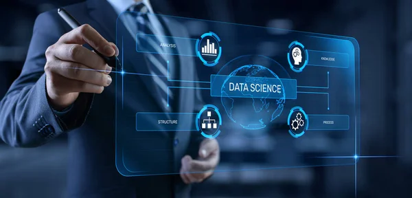Data Science Analytics Konzept. Geschäftsmann drückt Taste auf dem Bildschirm. — Stockfoto