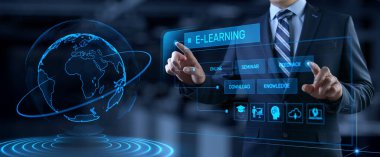 E-öğrenme Online öğrenme uzaklık eğitimi konsepti. İş adamı ekrandaki düğmeye basıyor.