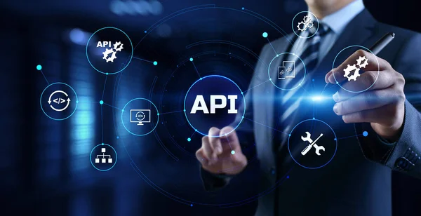 Interfejs programowania aplikacji API. Biznesmen naciśnięcie wirtualnego przycisku. — Zdjęcie stockowe