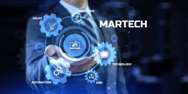 Sanal ekran arayüzü üzerine Martech pazarlama teknolojisi kavramı