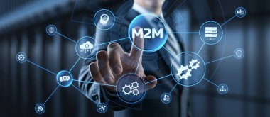 M2M makinesinden endüstriyel teknoloji konseptine. İş adamı düğmeye basıyor.