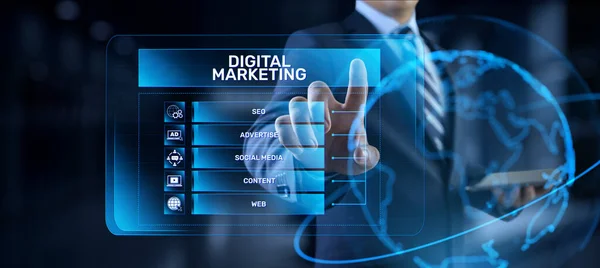 DIgital marketing online Internet SEO SEM SMM.商人按屏幕上的按钮. — 图库照片