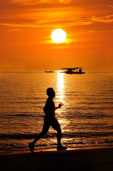 Solnedgången på budhaya beach, koh lipe — Stockfoto