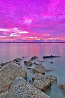 Deniz ve kayalar amazing sky ile uzun pozlama